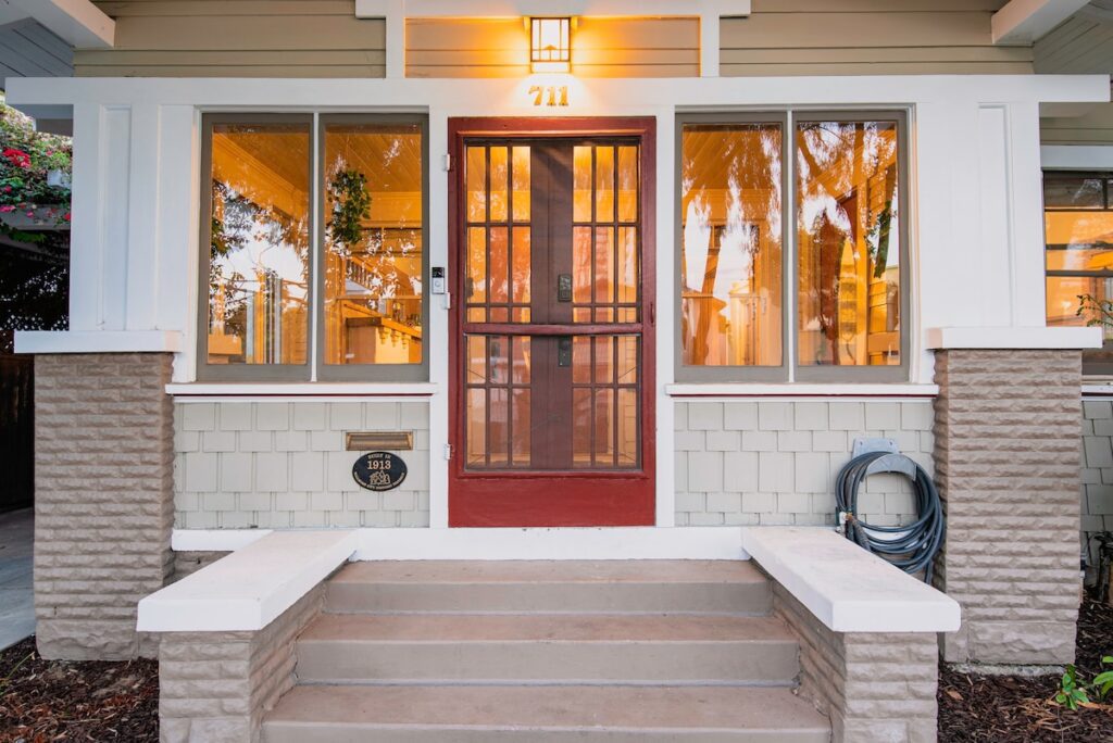 56d0d6ba-0075-48c6-b23a-28e89a742f45 Exterior 2 image 1